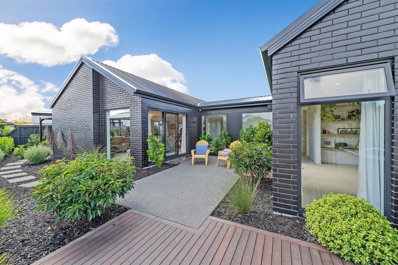 10 Kinnerton Lane, Casebrook, Christchurch - Carousel 1