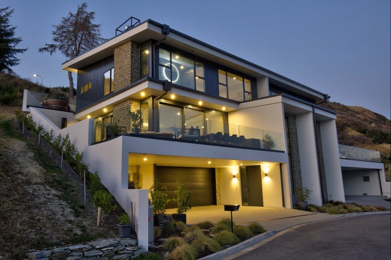 4 Lynch Lane, Queenstown Hill, Queenstown - Carousel 1