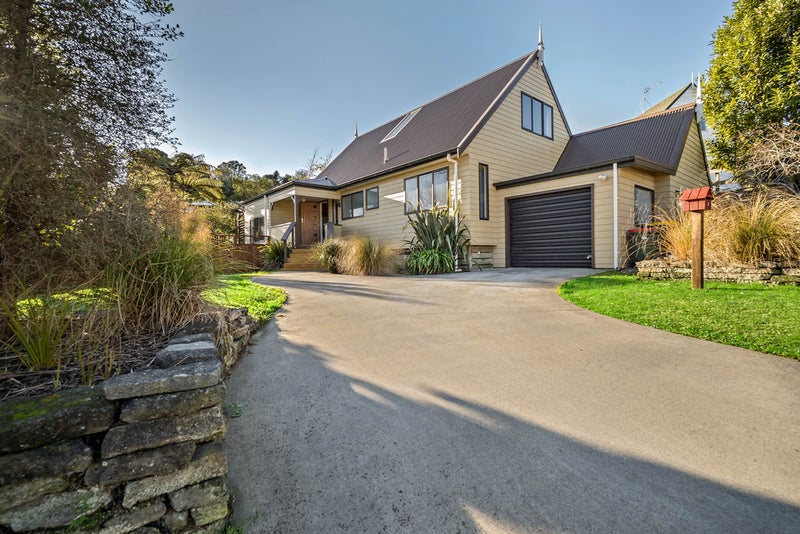 3 Lombardy Place, Whalers Gate, New Plymouth - Carousel 1