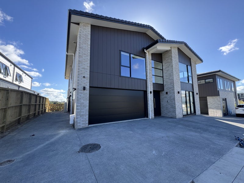 32 Ridgehill Rise, Flat Bush, Auckland - Carousel 2