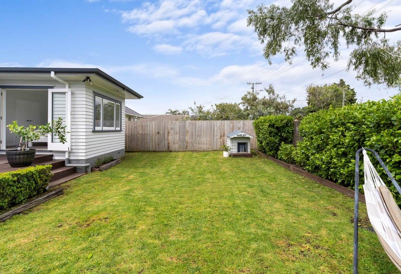 38 Tamatea Avenue, Point England, Auckland - Carousel 23