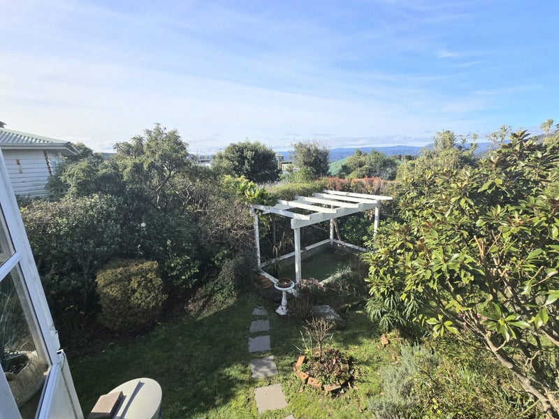 8 Raumati Terrace, Khandallah, Wellington - Carousel 23