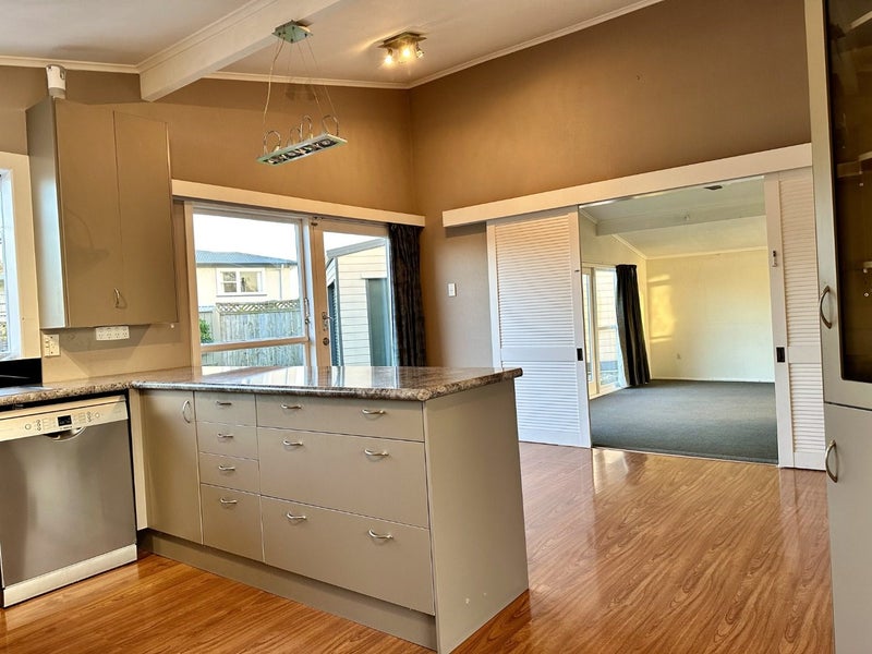 2 Newcastle Street, Hokowhitu, Palmerston North - Carousel 2