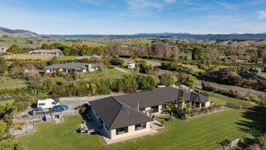 4 Moneymore Place, Wakefield - Carousel 1