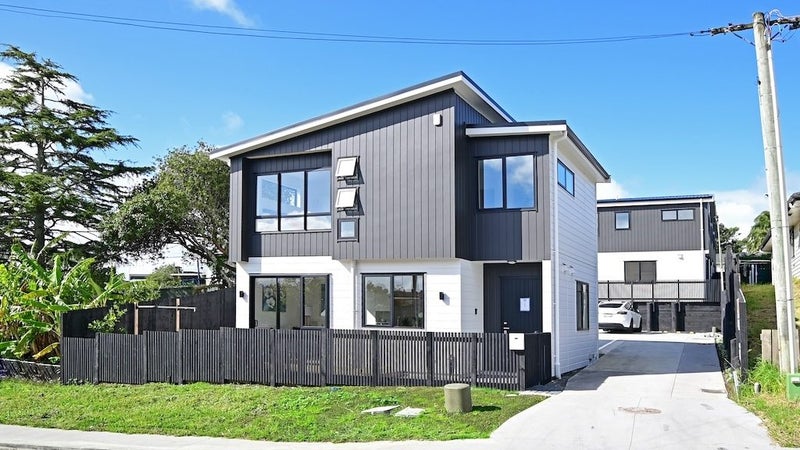 2/29 Tudor Road, Henderson, Auckland - Carousel 1