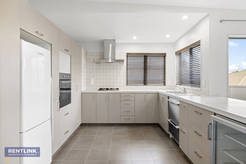 5B Glenn Terrace, Otumoetai, Tauranga - Carousel 2