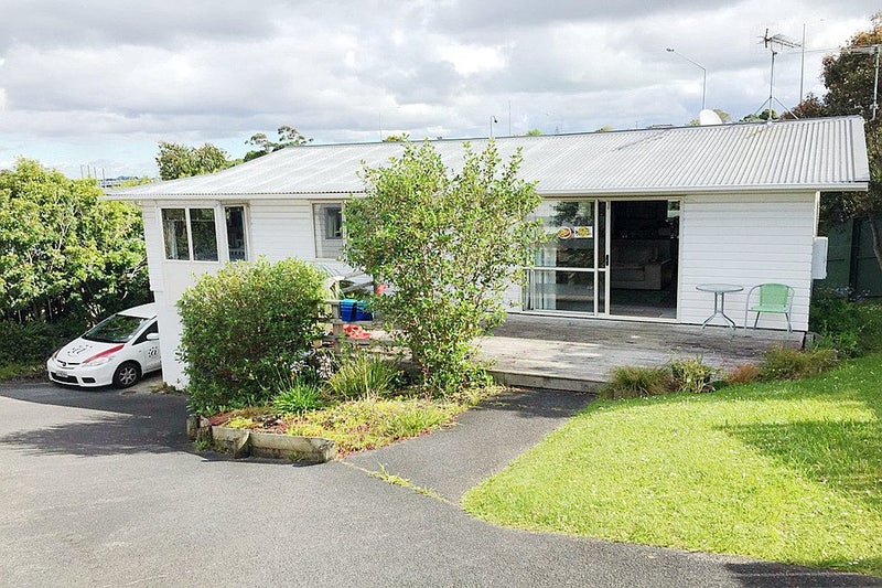 2/34 Cockayne Crescent, Sunnynook, Auckland - Carousel 1