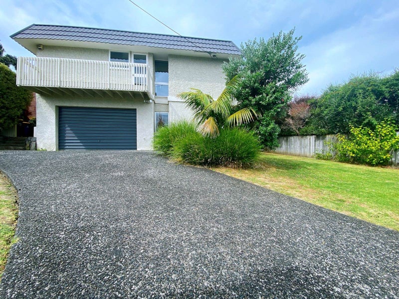 1 Scarboro Terrace, Murrays Bay, Auckland - Carousel 1