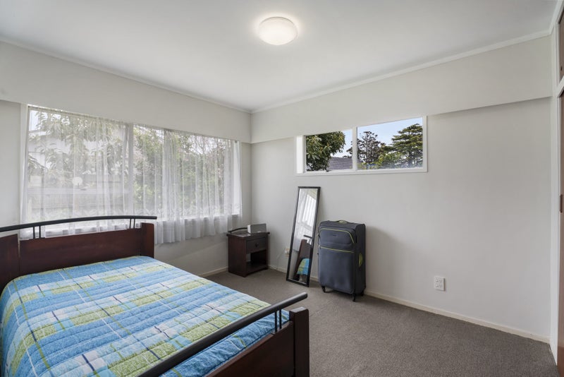 2/24 Waimana Road, Conifer Grove, Takanini - Carousel 15