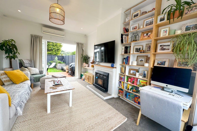 14 Leveson Street, Strathmore Park, Wellington - Carousel 1