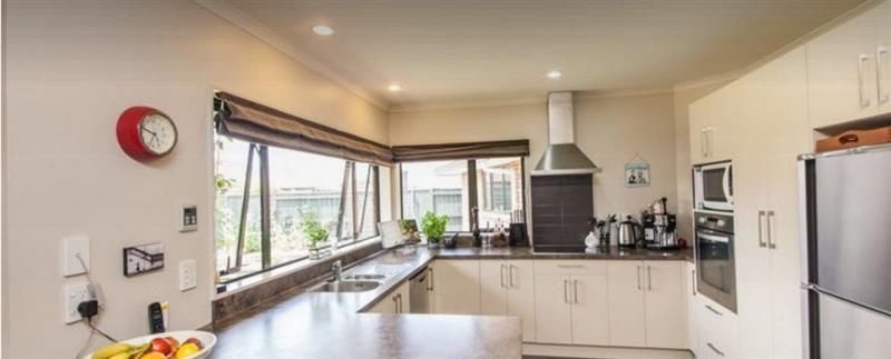 4 Dryden Court, Kelvin Grove, Palmerston North - Carousel 2