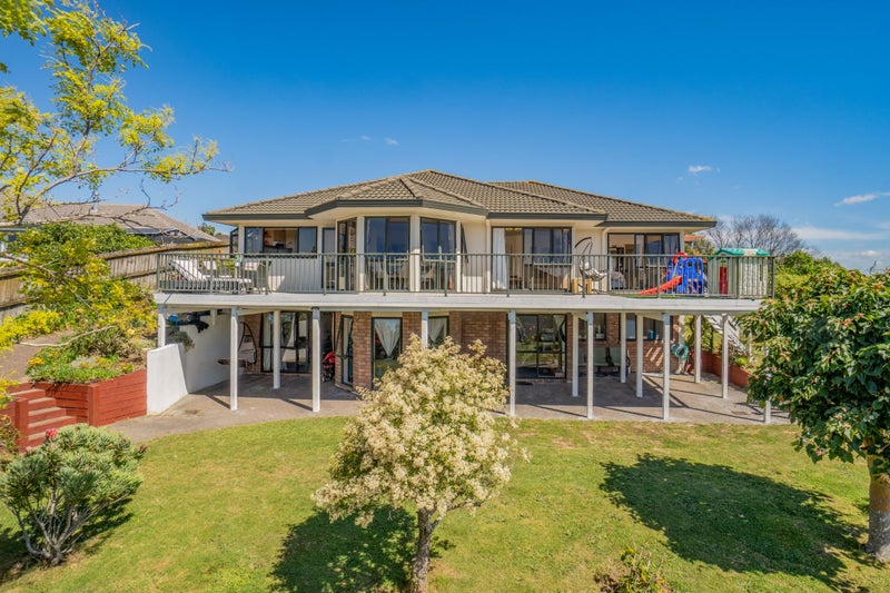 36 Ewhurst Place, Goodwood Heights, Auckland - Carousel 1
