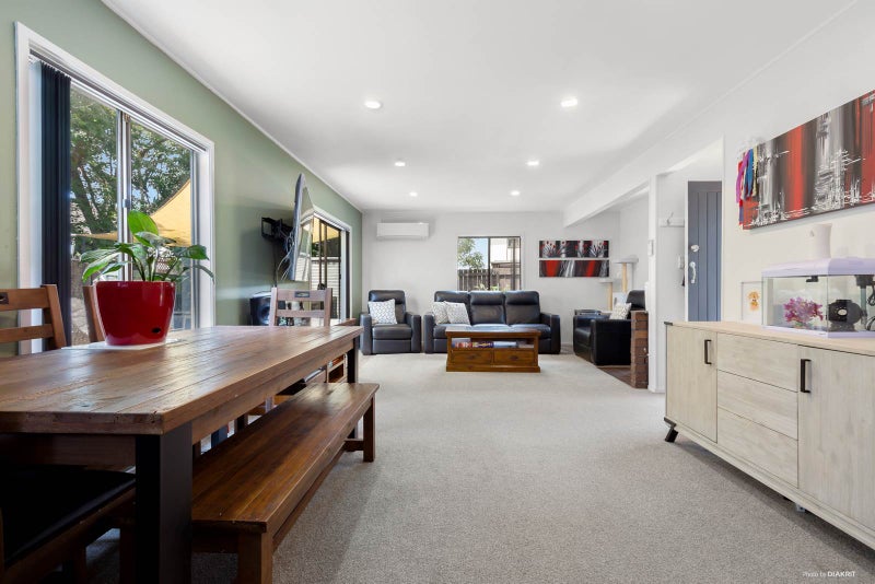 2/31 Challen Close, Conifer Grove, Takanini - Carousel 2