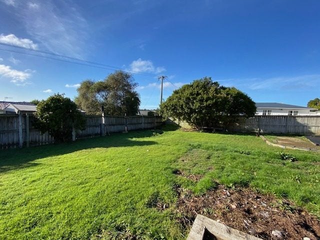 37 Fairclough Road, Beach Haven, Auckland - Carousel 13