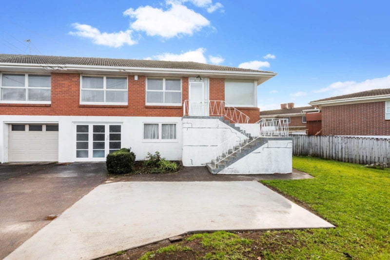 26 Warren Avenue, Three Kings, Auckland - Carousel 2