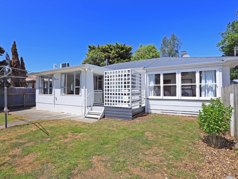 1002 Sussex Street, Mayfair, Hastings - Carousel 1