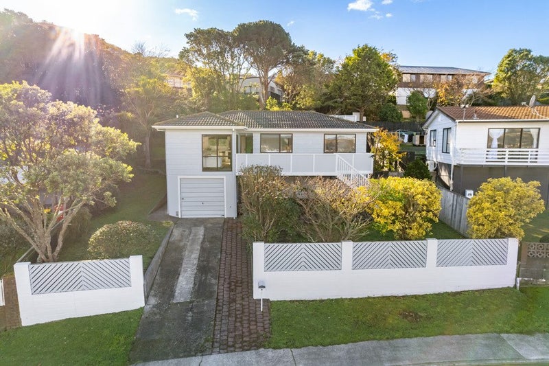 8 Forglen Place, Tawa, Wellington - Carousel 1