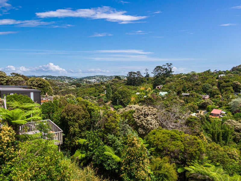 7 Pacific Parade, Surfdale, Waiheke Island - Carousel 1