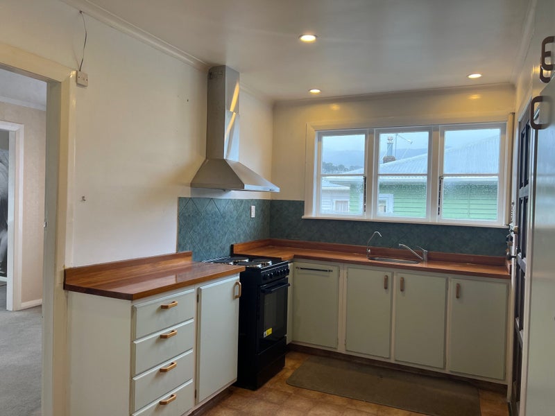 76 Main Road, Wainuiomata, Lower Hutt - Carousel 2