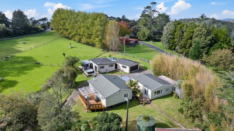 14 Welsh Hills Road, Swanson, Auckland - Carousel 1