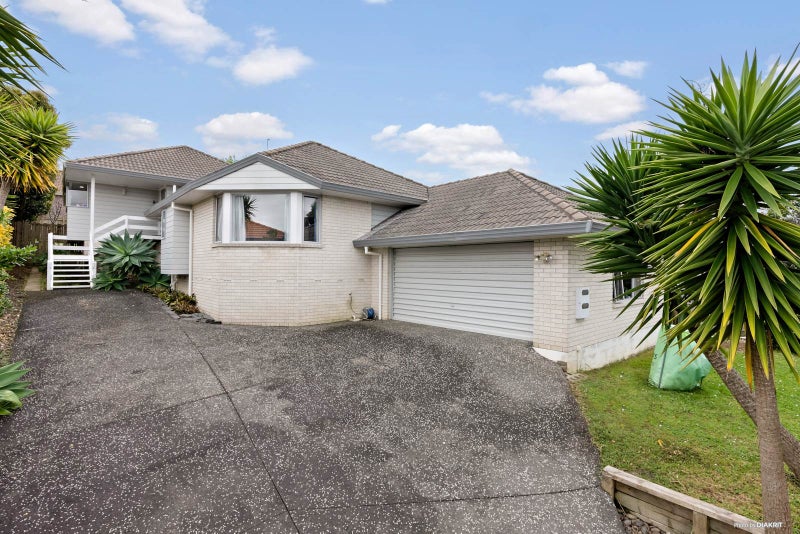 84 Gosford Drive, Botany Downs, Auckland - Carousel 1