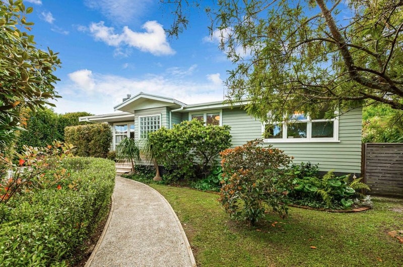 55 Graham Avenue, Te Atatu Peninsula, Auckland - Carousel 2