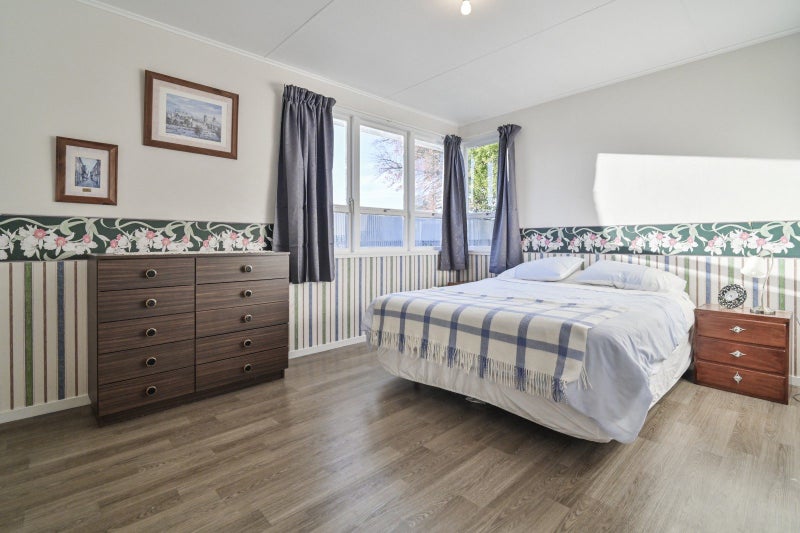 215 Sunnybank Crescent, Camberley, Hastings - Carousel 2