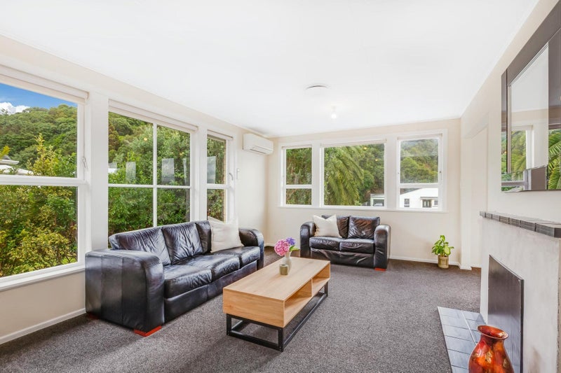89 Rangituhi Crescent, Takapuwahia, Porirua - Carousel 1