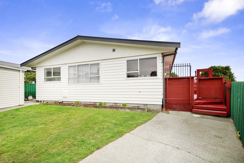 27A Chetwode Grove, Newlands, Wellington - Carousel 1
