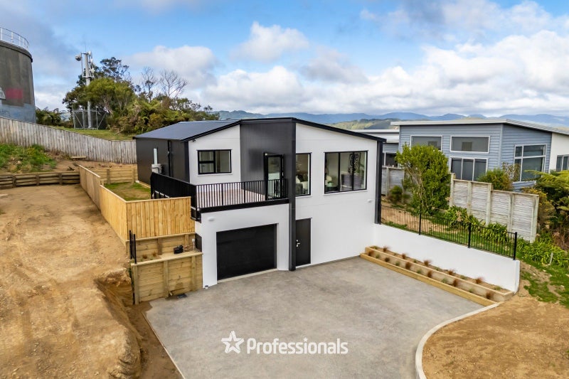 28 Kaitangata Crescent, Kelson, Lower Hutt - Carousel 1