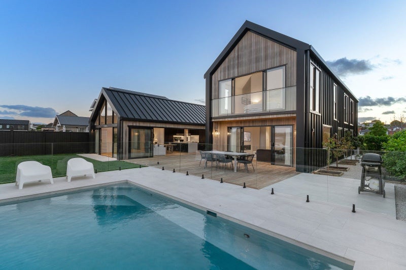 88 Riverhead Point Drive, Riverhead, Riverhead - Carousel 1