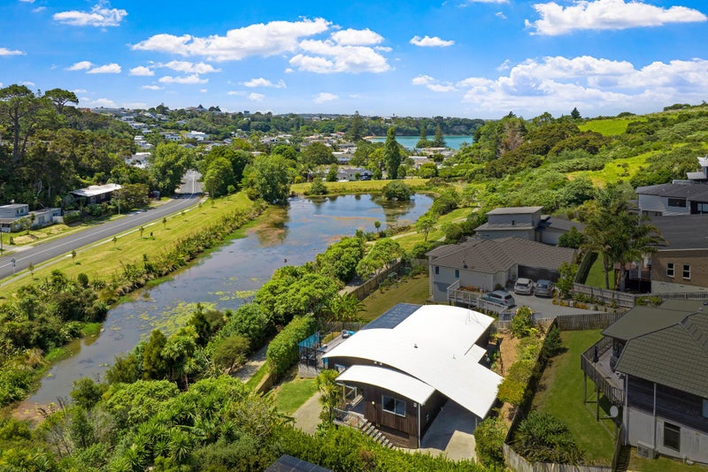 7 Hawaiian Parade, Arkles Bay, Whangaparaoa - Carousel 1