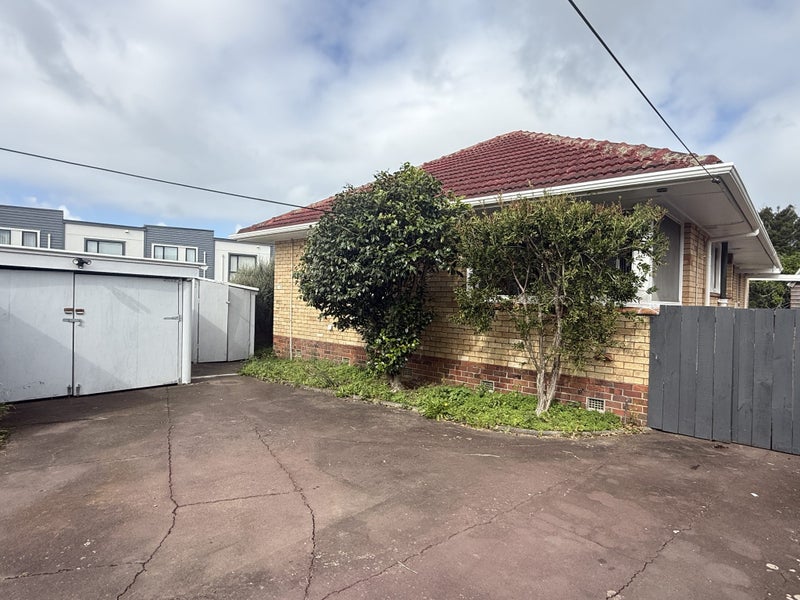 186 Rangatira Road, Beach Haven, Auckland - Carousel 2