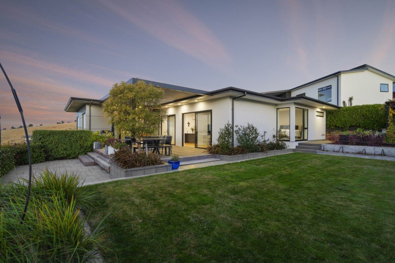 9 Old Barrow Heights, Huntsbury, Christchurch - Carousel 2