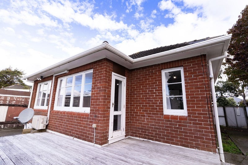 1 Brown Grove, Fairfield, Lower Hutt - Carousel 1