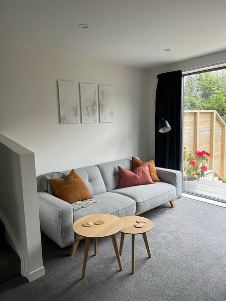 29 Te Ara O Te Amo Hohipene, Petone, Lower Hutt - Carousel 1