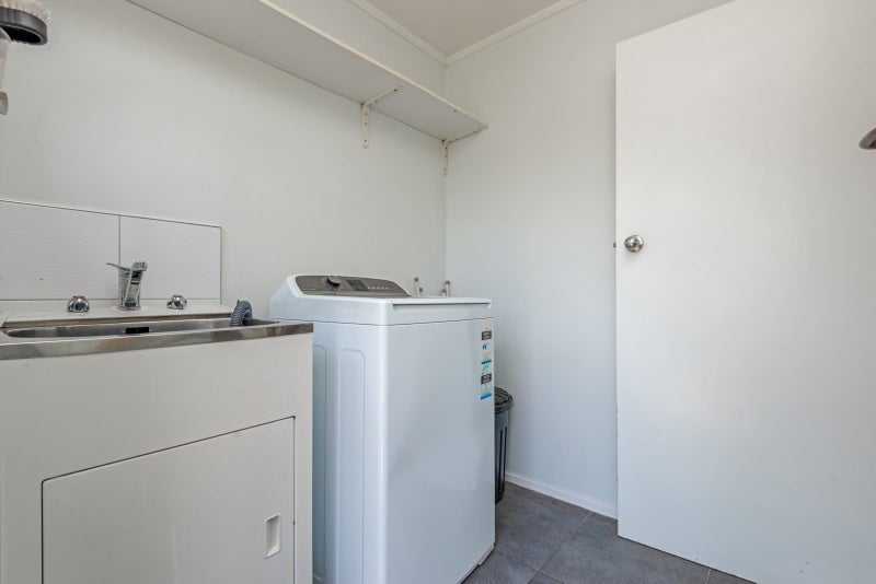 12 Guernsey Place, Fitzherbert, Palmerston North - Carousel 23