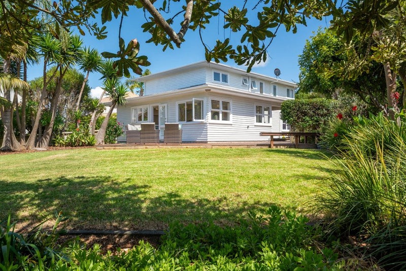 22 Eversleigh Road, Belmont, Auckland - Carousel 2