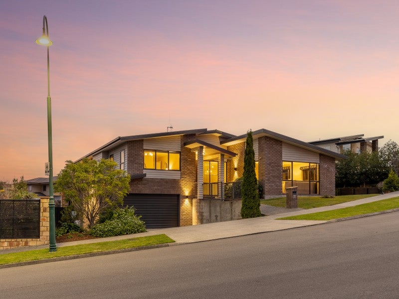 10 Tennyson Avenue, Kelvin Grove, Palmerston North - Carousel 2