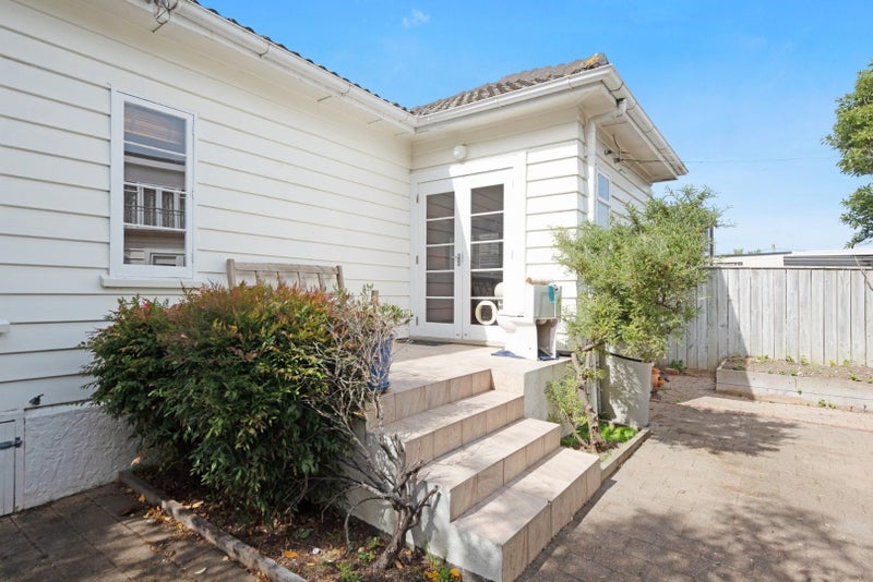 112 Hamilton Road, Hataitai, Wellington - Carousel 2