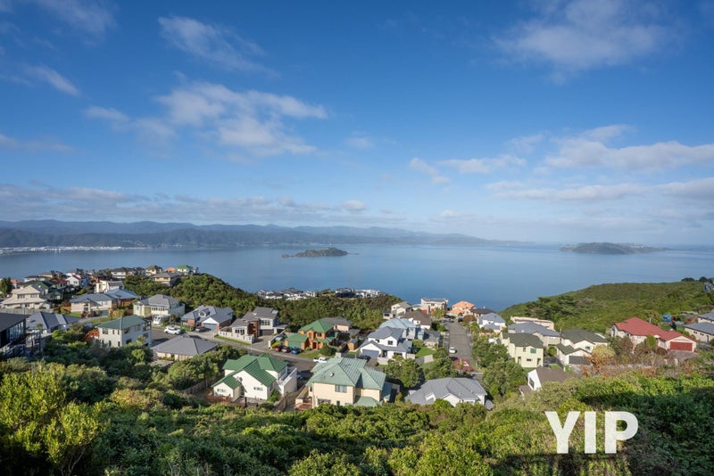 4B Sunhaven Drive, Newlands, Wellington - Carousel 1