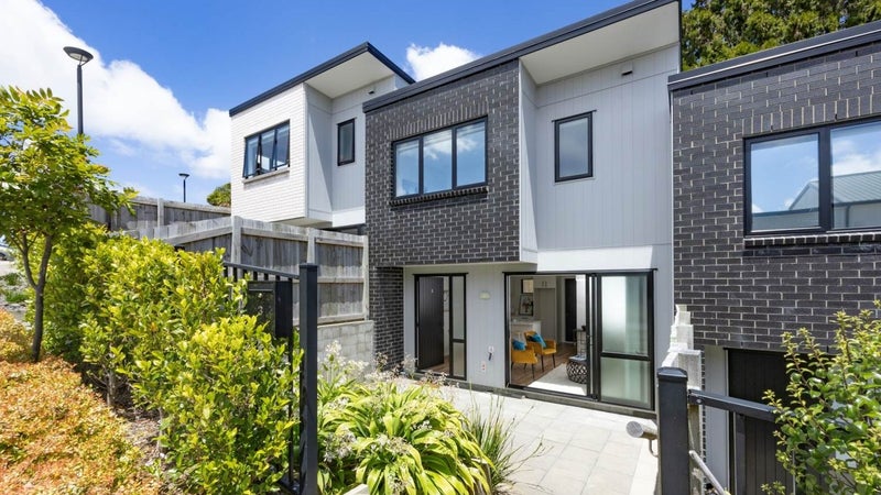 3 Tokai Place, Glen Eden, Auckland - Carousel 1