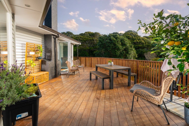 24 Mahoe Street, Tawa, Wellington - Carousel 2