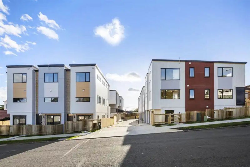 6/7 Chevis Place, Pakuranga, Auckland - Carousel 1