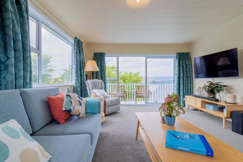 25 Oak Avenue, Paremata, Porirua - Carousel 2