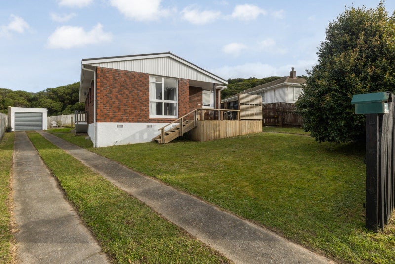 30 Rangituhi Crescent, Takapuwahia, Porirua - Carousel 1