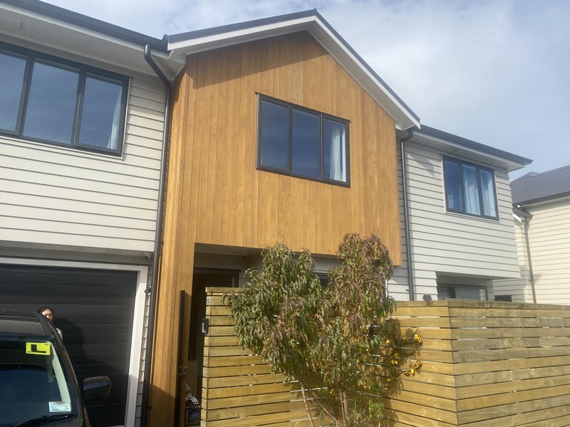 91B Whites Line East, Waiwhetū, Lower Hutt - Carousel 1