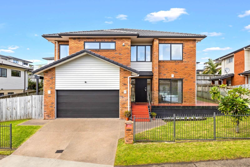 19 Midhurst Avenue, Henderson, Auckland - Carousel 1