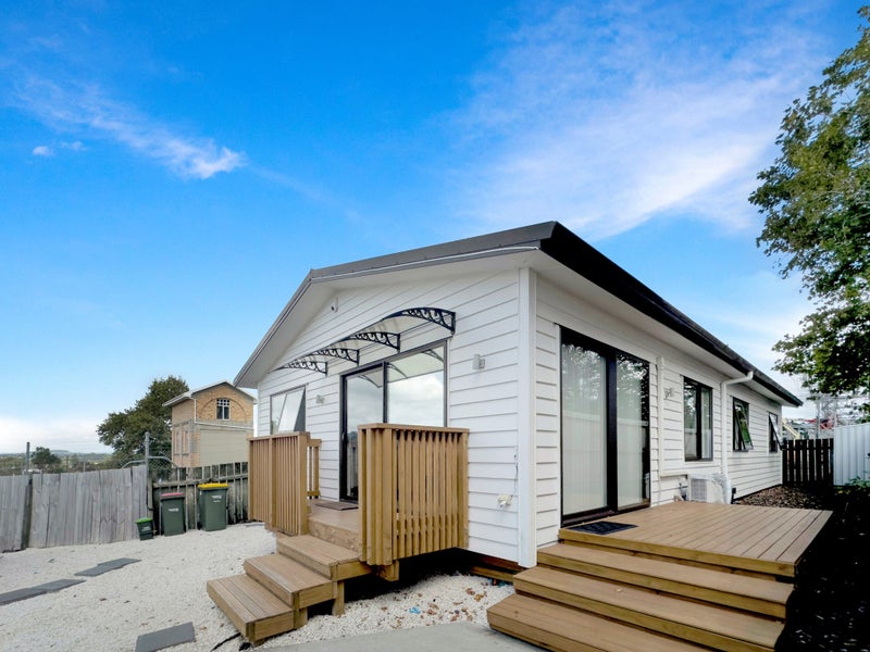 22A LINCOLN PARK AVENUE, Massey, Auckland - Carousel 1