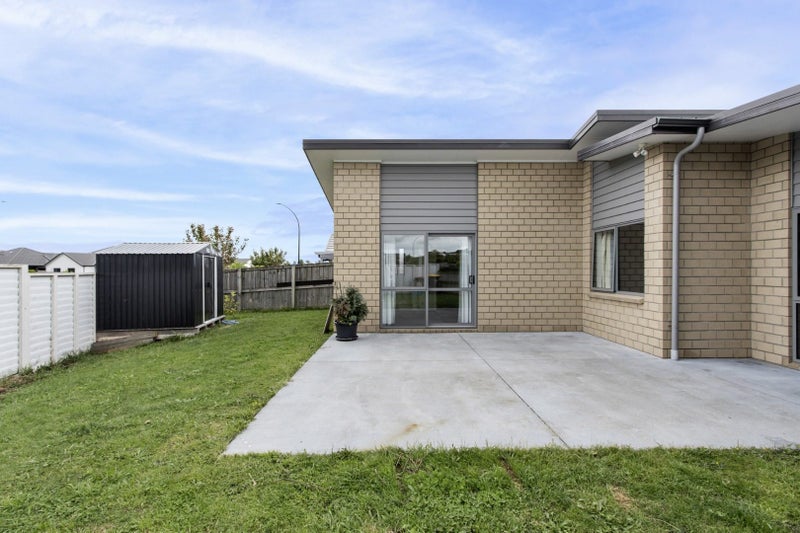 1 McCorquindale Drive, Flagstaff, Hamilton - Carousel 2